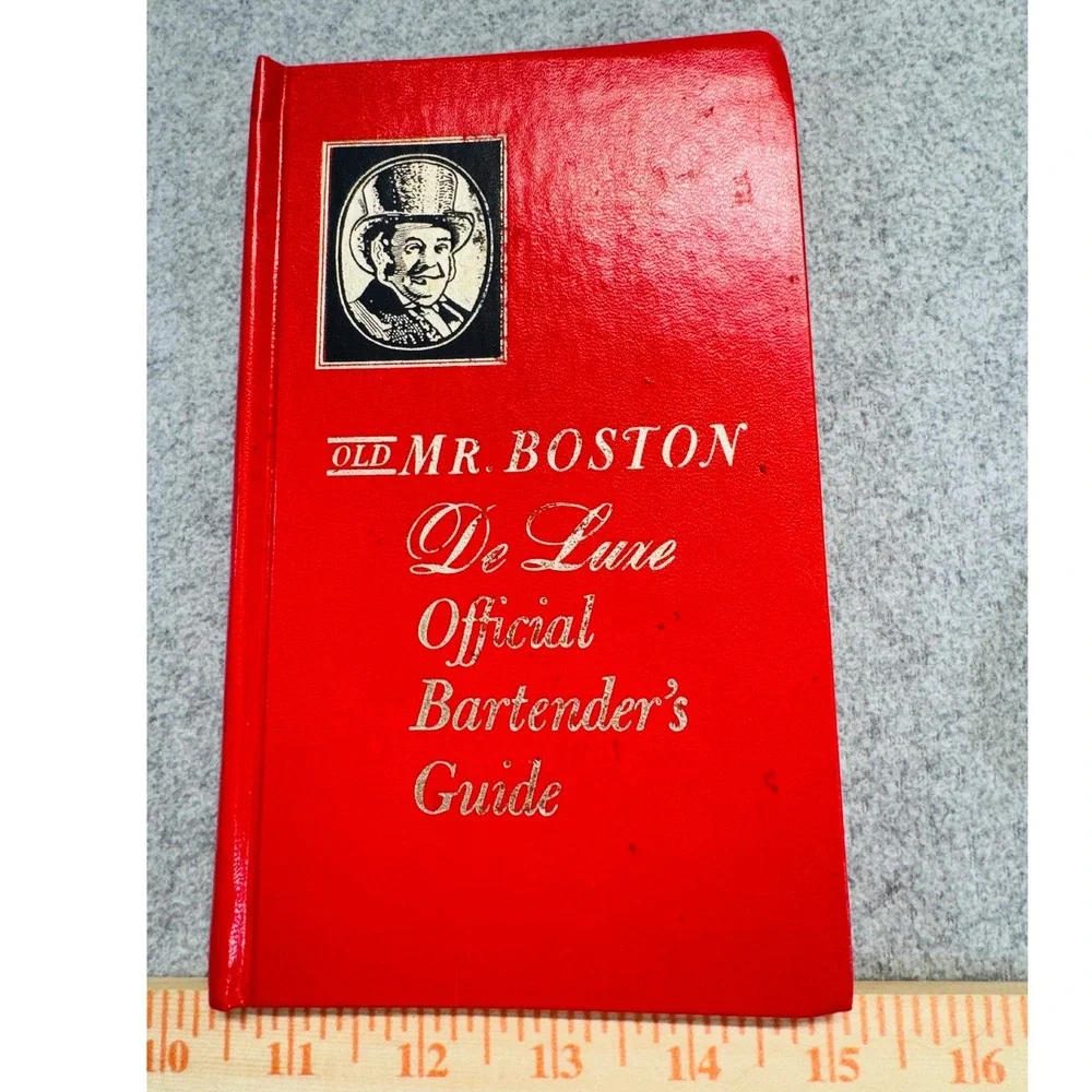 Vintage 1972 Old Mr. Boston De Luxe Official Bartenders Guide Hardcover Cocktail